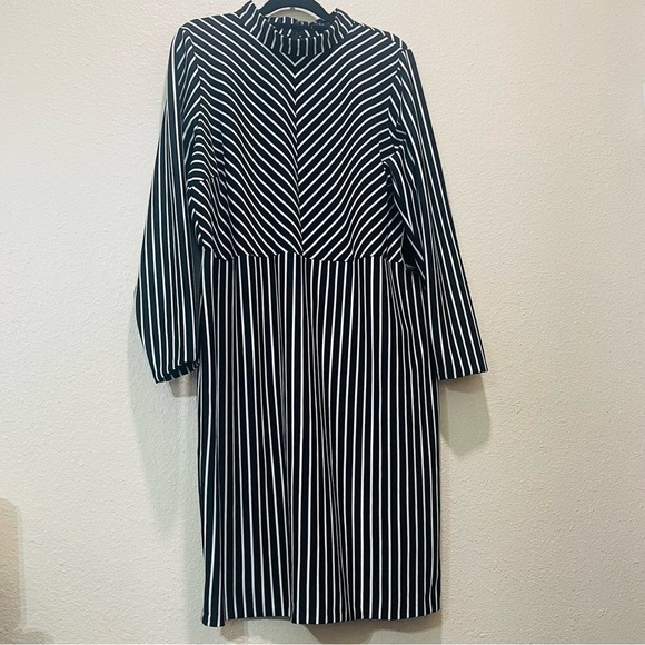 Eloquii Mock Neck Black Stripe Dress 20 - Picture 3 of 9
